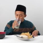 19-2-7 sahur ILUTRASI menjalankan amalan sunah saat sahur. (freepik)