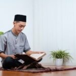 ILUSTRASi tips agar kuat Tadarrus lama dengan mata tetap sehat. (freepik)