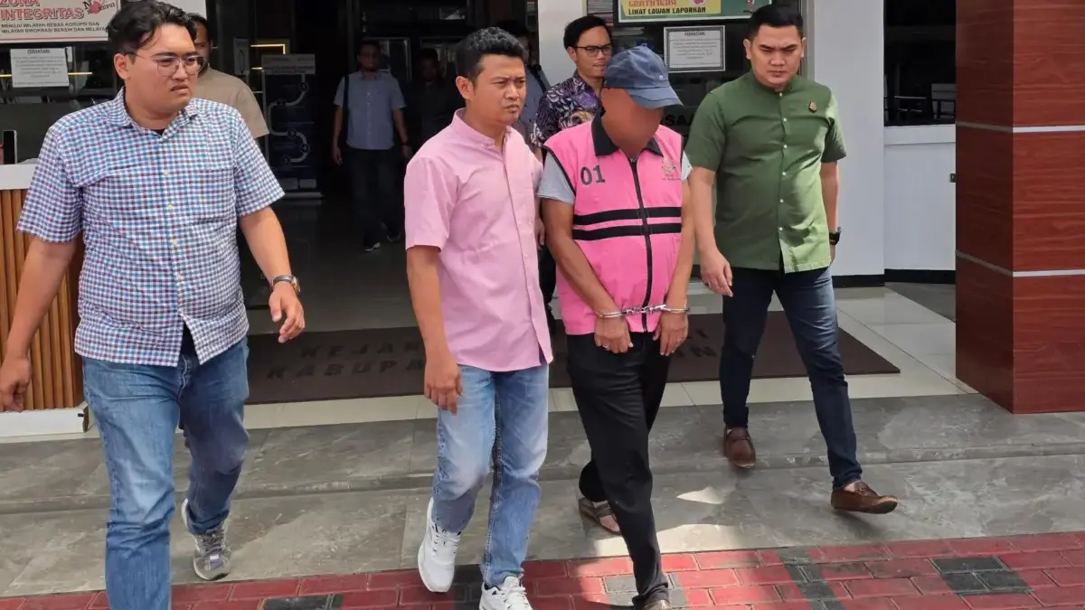 Tim gabungan dari Kejaksaan Negeri Kabupaten Bandung berhasil mengamankan buronan tindak pidana korupsi yang telah masuk daftar pencarian orang (DPO) lebih dari 12 tahun, yakni Yoyo Iryadi. Foto Kejari Kab Bandung