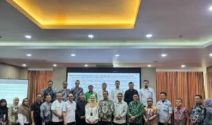 Getaci Sekretaris Daerah Kabupaten Bandung Cakra Amiyana membahas pembangunan tol bersama Kementerian Pekerjaan Umum di Bandung, Jawa Barat. ANTARA/HO-Pemkab Bandung.