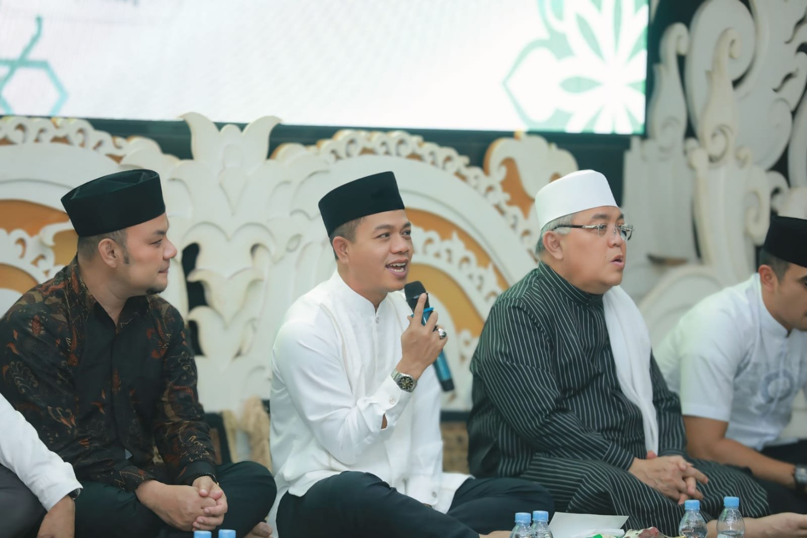 Bupati Bandung, Dadang Supriatna, menggelar silaturahmi dan doa bersama di Rumah Dinas Bupati, Kamis 12 Februari 2026 dalam rangka menyambut bulan suci Ramadan 1447 Hijriah.