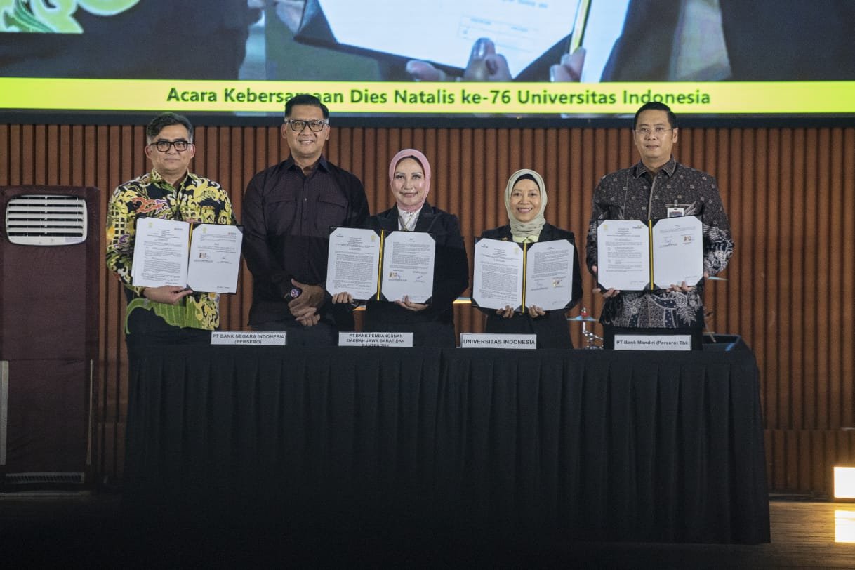 Penandatanganan Perjanjian Kerja Sama antara bank bjb dan Universitas Indonesia tentang layanan penerimaan pembayaran mahasiswa melalui fasilitas dan layanan perbankan dengan menggunakan sistem host to host. Sistem ini memungkinkan proses pembayaran menjadi lebih cepat, aman, transparan, dan akurat, sekaligus meminimalkan potensi kesalahan administrasi. Penandatanganan Perjanjian Kerja Sama antara bank bjb dan Universitas Indonesia tentang layanan penerimaan pembayaran mahasiswa melalui fasilitas dan layanan perbankan dengan menggunakan sistem host to host. Sistem ini memungkinkan proses pembayaran menjadi lebih cepat, aman, transparan, dan akurat, sekaligus meminimalkan potensi kesalahan administrasi.