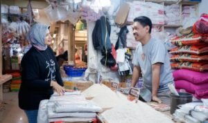 bank bjb Kantor Wilayah 2 menyelenggarakan kegiatan bjb Sambang Pasar di Pasar Gembrong Sukasari, Kota Bogor.