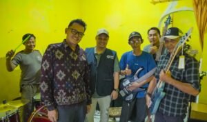 Bantuan Alat Musik BRI BO Cibadak Sukabumi menyalurkan bantuan alat musik kepada Kelompok Pemuda-Pemudi Balada Anak Desa dan Kelompok Seni Bermuara Pelabuhan Ratu.