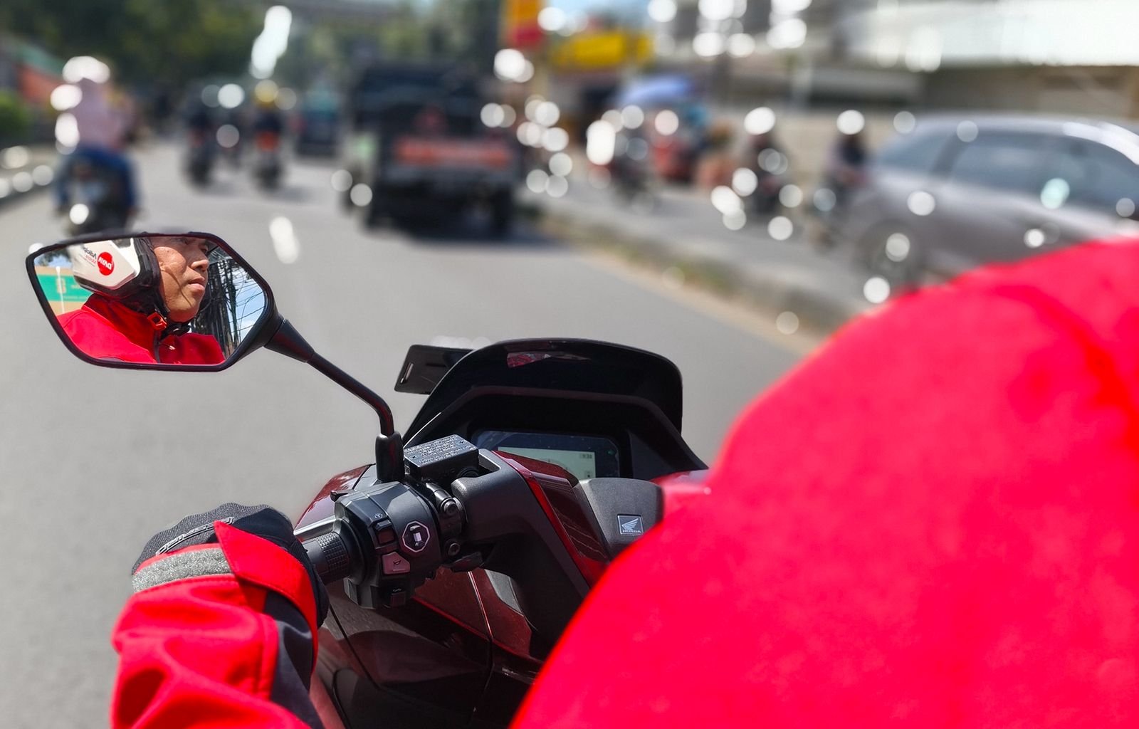 Fokus Berkendara keselamatan di jalan dimulai dari fokus, kesabaran, dan kepedulian terhadap diri sendiri serta pengguna jalan lainnya.
