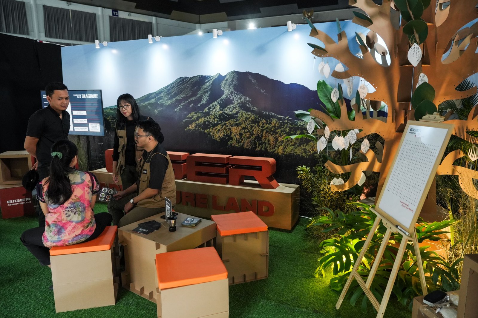 Selama dua hari pelaksanaan, booth EIGER Adventure Land dikunjungi hampir 1.000 orang. Dari rangkaian interaksi tersebut, perusahaan menerima lebih dari 300 lamaran secara langsung, berkontribusi terhadap total sekitar 6.000 pelamar yang masuk melalui portal online selama periode rekrutmen berlangsung.
