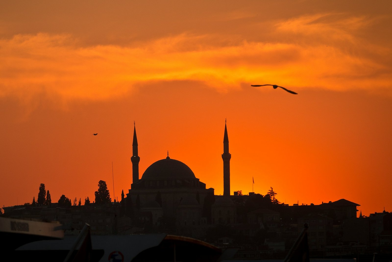 simon-infanger-ECctP9oPtio-unsplash (1) Jadwal Imsakiyah