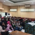 Tim Relawan Bedas menggelar kegiatan sosial berupa pembagian paket sembako di Aula wilayah Pameungpeuk, Kabupaten Bandung, pada Kamis (12/3/2026).