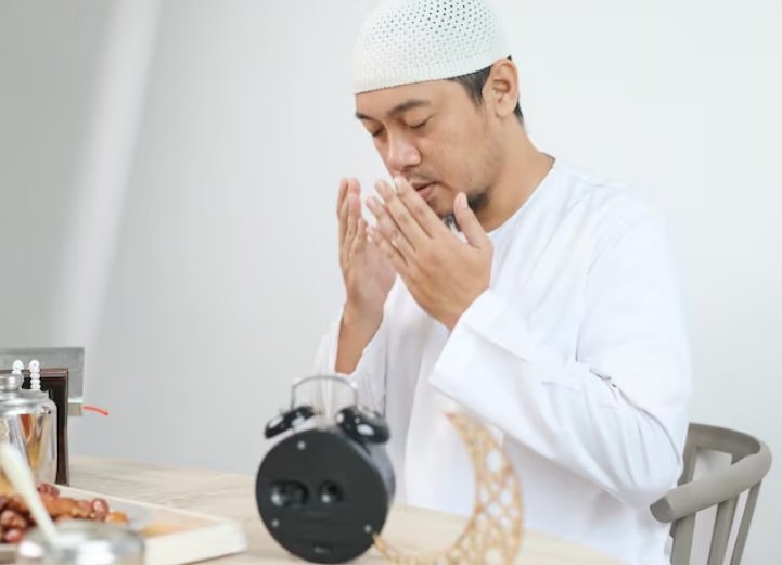 26-3-3 Puasa SE ILUSTRASI menjalankan Puasa Sunah Syawal. (freepik)