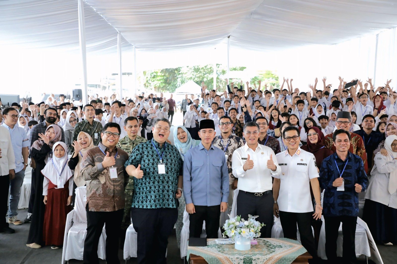 kunjungan kerja Wakil Presiden Republik Indonesia, Gibran Rakabuming Raka di SMP Al-Muthahari, Kecamatan Rancaekek serta Pondok Pesantren Daarul Arqom, Kecamatan Pacet, Rabu (4/3/2026)