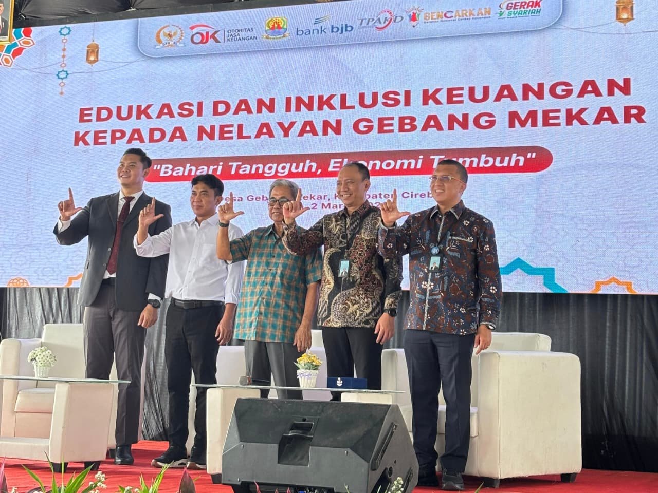 7-3-5 Bank jbj3 edukasi keuangan bank bjb yang bertajuk “Bahari Tangguh, Ekonomi Maju” yang diselenggarakan di Kampung Nelayan Merah Putih, Desa Gebang Mekar, Kabupaten Cirebon, Pada Senin (2/3).