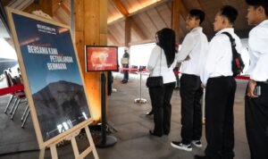 Rekrutmen massal yang dilakukan oleh EIGER Adventure Land diikuti oleh lebih dari 600 warga dari Kecamatan Megamendung dan sekitarnya.