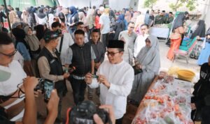 Bupati Bandung Gelar Gerakan Pangan Murah di Tegalluar, Disambut Antusias Ribuan Warga