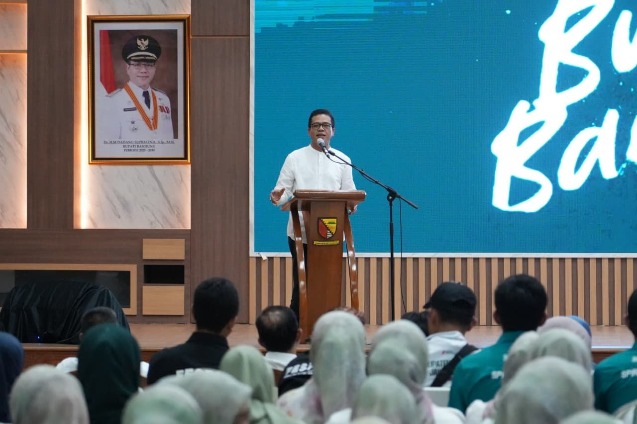 Apresiasi Atlet Berprestasi, Kang DS Berikan "Kadeudeuh" bagi Peraih Medali FORNAS VIII NTB 2025 Apresiasi Atlet Berprestasi, Kang DS Berikan "Kadeudeuh" bagi Peraih Medali FORNAS VIII NTB 2025