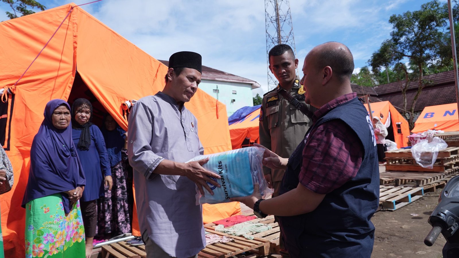 BRI Gerak Cepat Salurkan Bantuan Tahap Awal untuk Korban Bencana Pergerakan Tanah di Bantargadung Sukabumi BRI Gerak Cepat Salurkan Bantuan Tahap Awal untuk Korban Bencana Pergerakan Tanah di Bantargadung Sukabumi