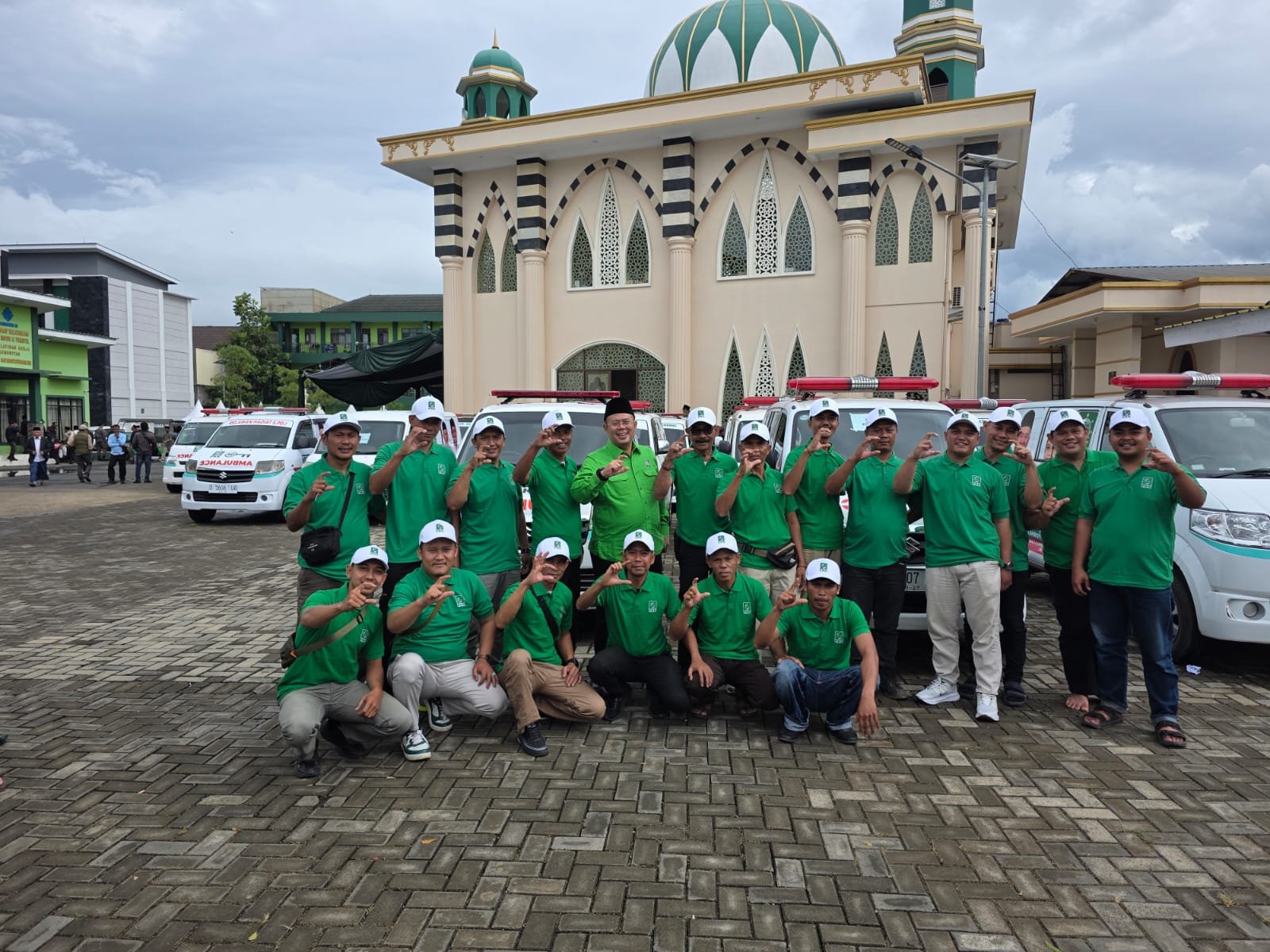 PKB PKB menyerahkan 31 kendaraan pelayanan kesehatan atau "Ambulans PKB Siaga" untuk Pengurus Anak Cabang (PAC) PKB di 31 kecamatan se-Kabupaten Bandung.