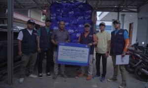 WhatsApp Image 2026-03-02 at 9.26.35 AM (2) PT Bank Rakyat Indonesia (Persero) Tbk. melalui Regional Office (RO) Bandung dan Kantor Cabang (BO) Jatibarang merealisasikan program Tanggung Jawab Sosial dan Lingkungan (TJSL) dengan menyalurkan bantuan sebanyak 5.000 paket sembako bagi masyarakat kurang mampu di wilayah Kecamatan Jatibarang, Indramayu.
