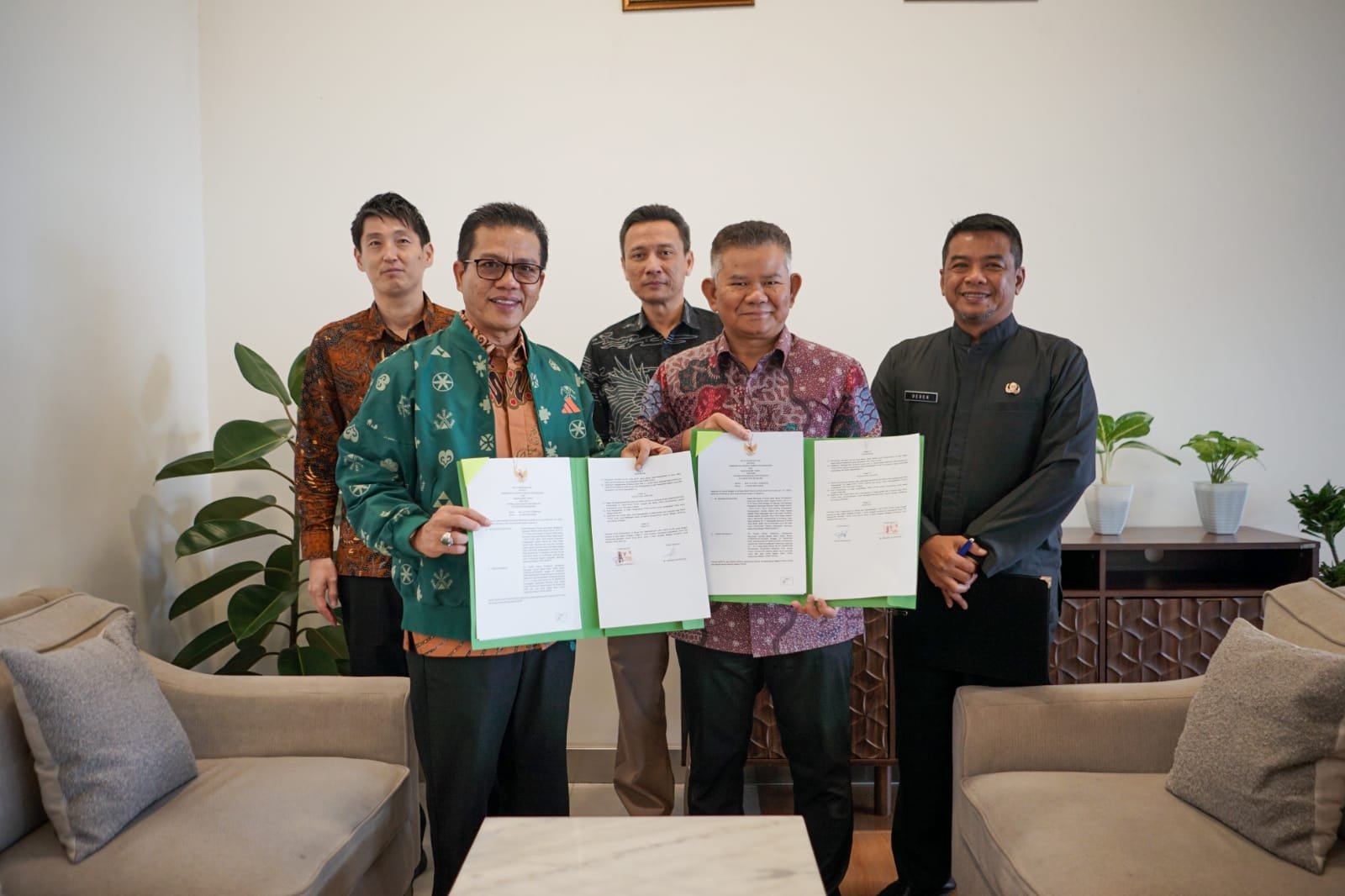 Sah! Kang DS Teken MoU dengan Badan Bank Tanah untuk Optimalisasi Bidang Pertanahan Sah! Kang DS Teken MoU dengan Badan Bank Tanah untuk Optimalisasi Bidang Pertanahan
