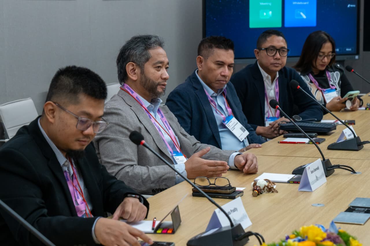 Kolaborasi ini mencakup pengembangan infrastruktur digital, penguatan ekosistem data center, serta eksplorasi teknologi pendukung transformasi digital. Penandatanganan dilakukan pada momentum Mobile World Congress (MWC) Barcelona (3/3). Kolaborasi ini mencakup pengembangan infrastruktur digital, penguatan ekosistem data center, serta eksplorasi teknologi pendukung transformasi digital. Penandatanganan dilakukan pada momentum Mobile World Congress (MWC) Barcelona (3/3).