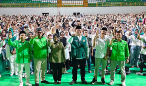 Hj. Renie Dampingi Kang H. Cucun di Indoor Jalak Harupat Hj. Renie Dampingi Kang H. Cucun di Indoor Jalak Harupat