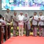 20-4-8 KDS KDS saat menghadiri Rapat Paripurna DPRD Kabupaten Bandung dalam rangka Hari Jadi ke-385 Kabupaten Bandung, yang juga dihadiri Gubernur Jawa Barat, Dedi Mulyadi. (dok Humas Kab Bandung)
