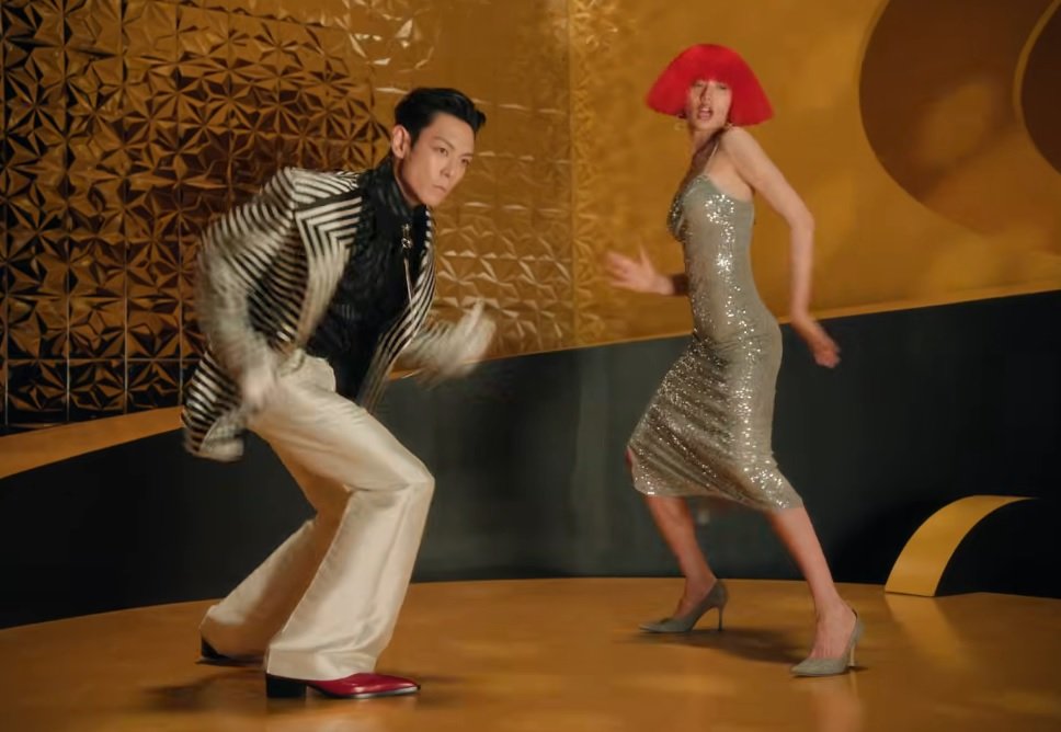 Tangkapan layar MV lagu terbaru T.O.P - Studio54 yang kini trending di Youtube.
