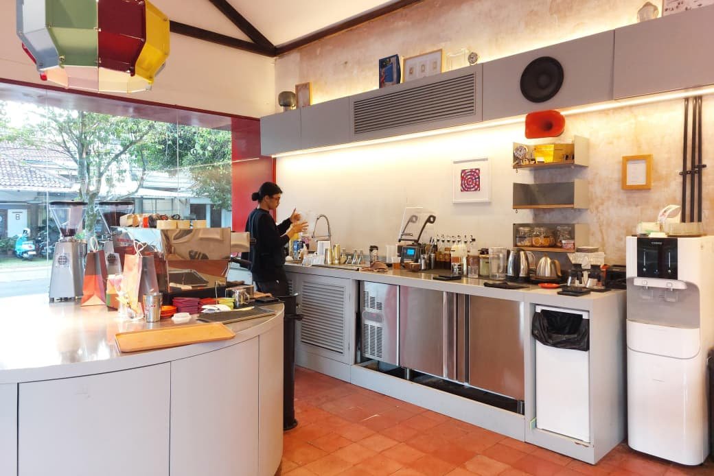 Kini hadir di Kota Kembang Bandung, CO,MA Coffee Matter yang berlokasi strategis di Jalan Kacapiring No. 7, Bandung,