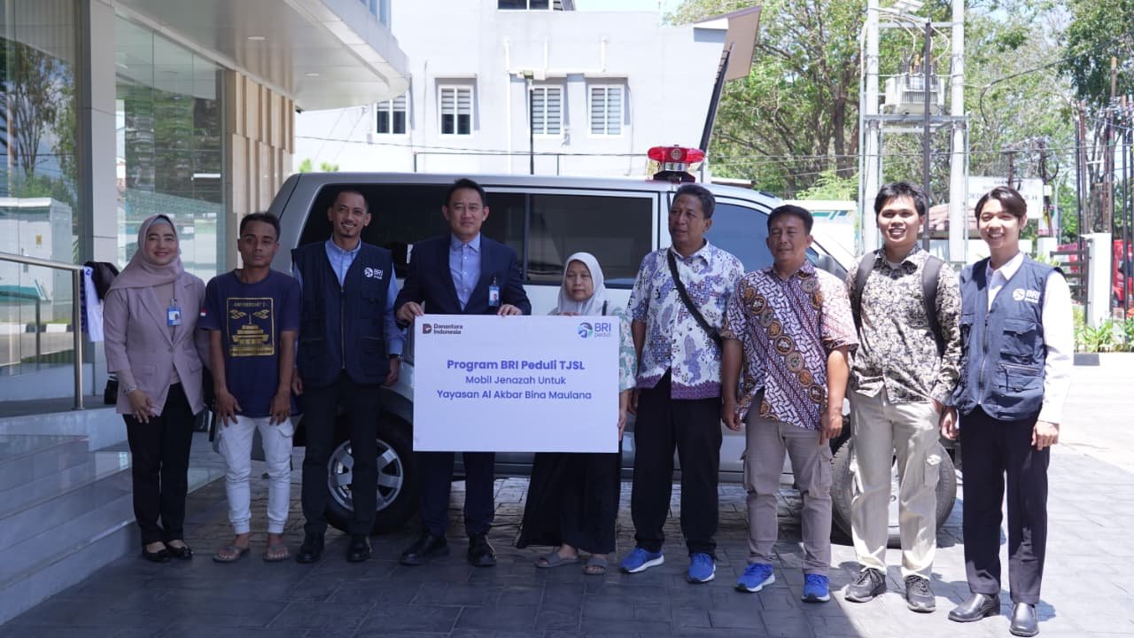Respons Inisiatif Masyarakat, BRI Cabang Cirebon Gunung Jati Serahkan Bantuan Mobil Jenazah kepada Yayasan Al Akbar Bina Maulana