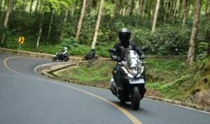 Hindari Menarik Gas Saat Menahan Motor di Tanjakan Hindari Menarik Gas Saat Menahan Motor di Tanjakan