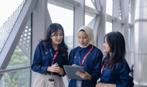 Telkom menegaskan komitmennya dalam mendorong kesetaraan gender dan pemberdayaan perempuan sebagai bagian dari strategi keberlanjutan GoZero% - Sustainability Action by Telkom Indonesia, melalui pilar Empower Our People. Telkom menegaskan komitmennya dalam mendorong kesetaraan gender dan pemberdayaan perempuan sebagai bagian dari strategi keberlanjutan GoZero% - Sustainability Action by Telkom Indonesia, melalui pilar Empower Our People.
