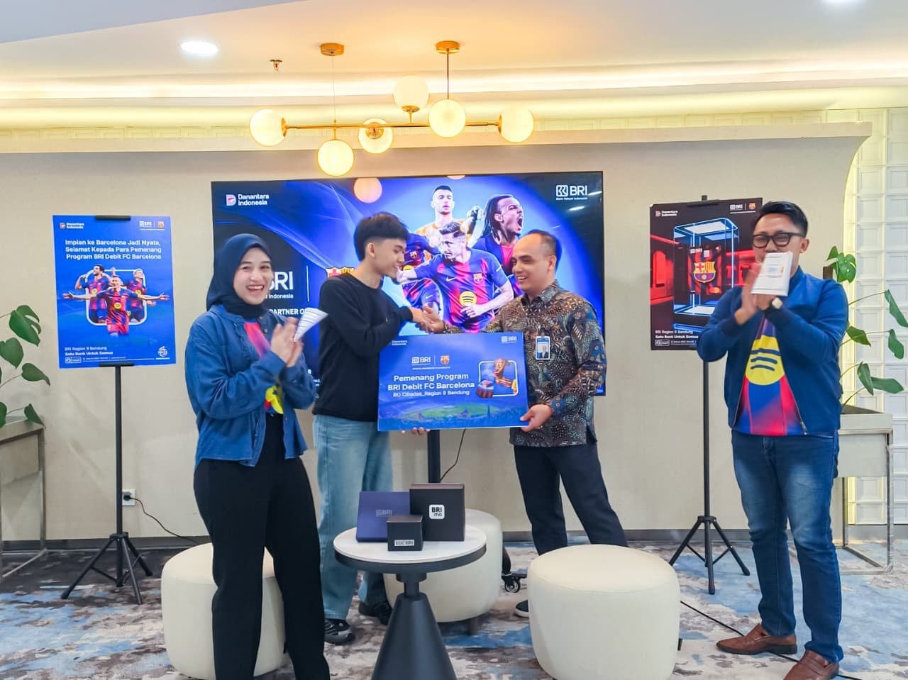 Nasabah BRI Cibadak Menangkan Hadiah Utama Trip ke Barcelona, Wujudkan Mimpi Penggemar Sepak Bola