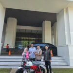 ​Apresiasi Loyalitas Merchant, BRI Regional Office 09 Bandung Serahkan Hadiah Motor Honda Monkey kepada Pemenang Program Merchant Lucky Ride