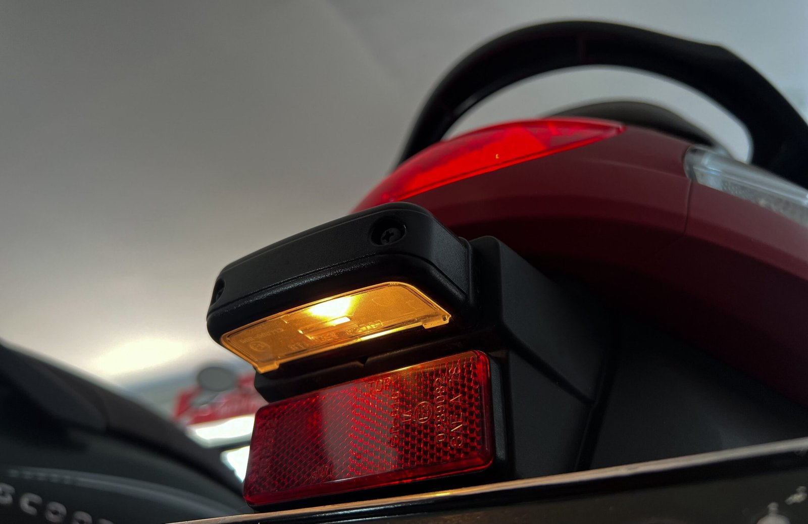 Ketahui Fungsi Lampu Penerang Plat Nomor Belakang Sepeda Motor