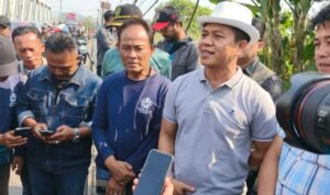 Tinjau Titik Rawan Banjir, KDS Siapkan Solusi Nyata Atasi Banjir Dayeuhkolot Tinjau Titik Rawan Banjir, KDS Siapkan Solusi Nyata Atasi Banjir Dayeuhkolot