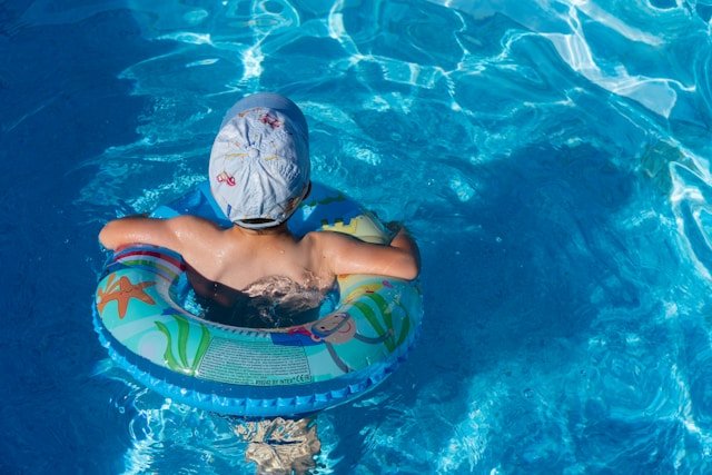 alexandr-podvalny-7kWD0Wnc59E-unsplash Rekomendasi kolam renang di Bandung