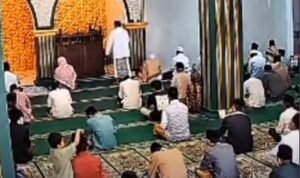 6-7 Muadzin Tangkapan layar video Muadzin meninggal di Pandeglang.