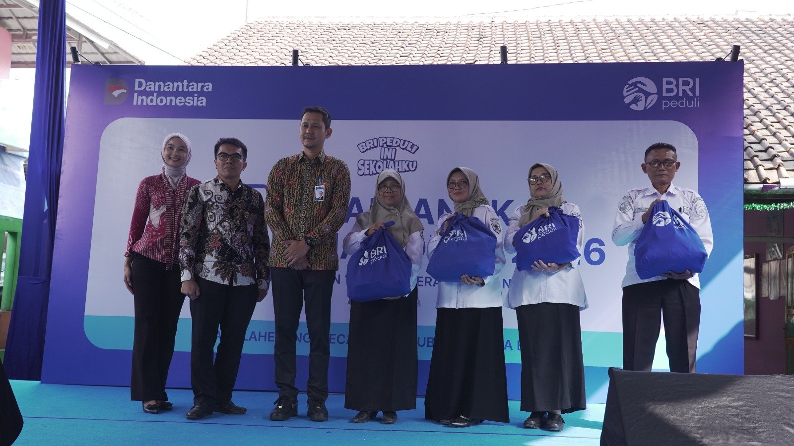 Peringati Hari Anak Nasional 2026, BRI Peduli "Ini Sekolahku" Salurkan Bantuan Pendidikan dan Edukasi Penyelamatan di SDN Sagalaherang 1 Subang Peringati Hari Anak Nasional 2026, BRI Peduli "Ini Sekolahku" Salurkan Bantuan Pendidikan dan Edukasi Penyelamatan di SDN Sagalaherang 1 Subang