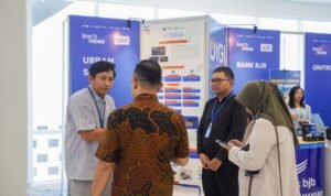 Suasana Industry Showcase InnoVibes 2026 di ITB Innovation Park, Bandung, Kamis (16/7). Melalui AIcosystem, Telkom memperkuat kolaborasi lintas sektor untuk mendorong pengembangan ekosistem AI nasional yang terintegrasi. Suasana Industry Showcase InnoVibes 2026 di ITB Innovation Park, Bandung, Kamis (16/7). Melalui AIcosystem, Telkom memperkuat kolaborasi lintas sektor untuk mendorong pengembangan ekosistem AI nasional yang terintegrasi.