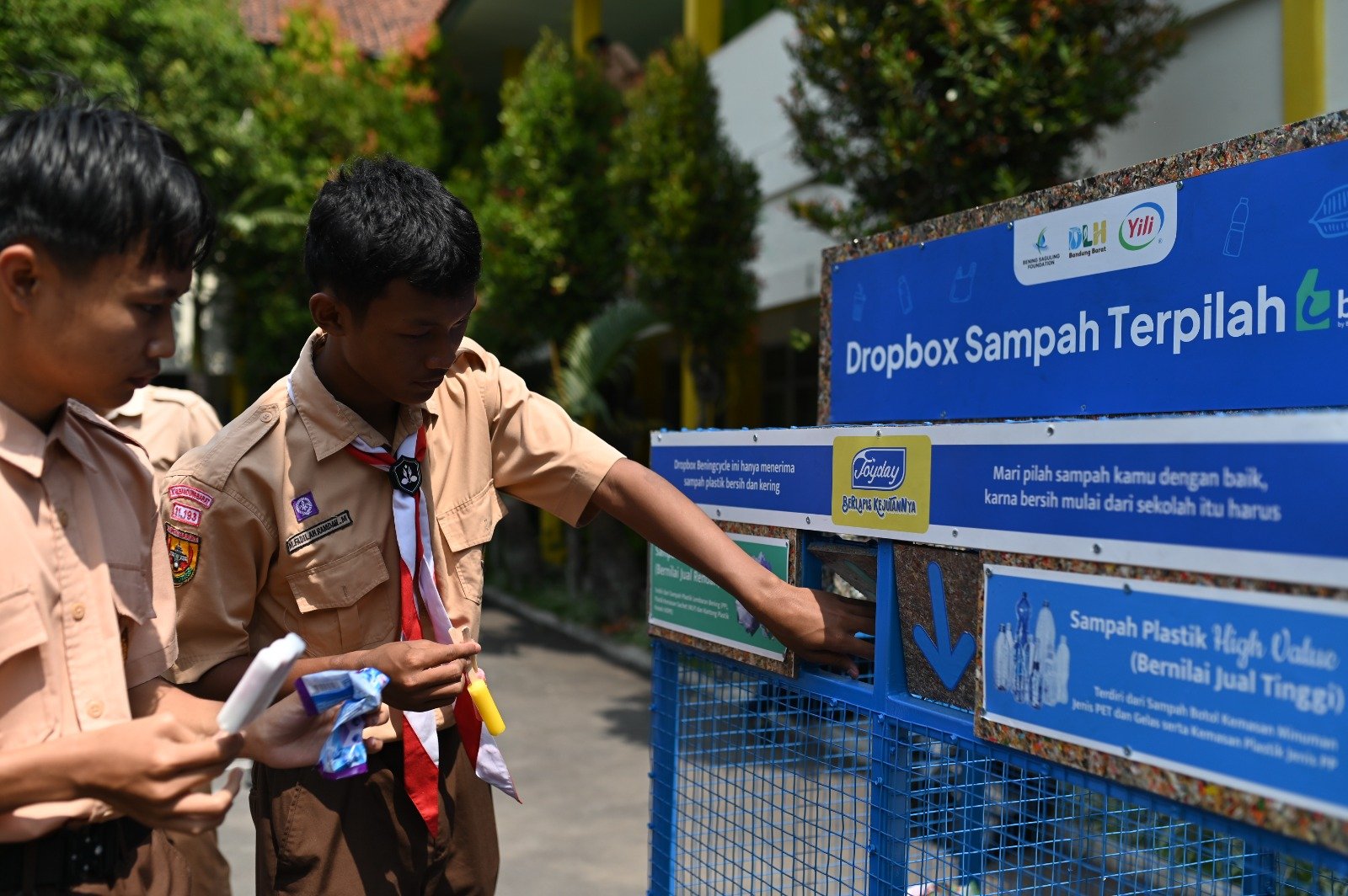 Yili Indonesia Ajak Generasi Muda Bandung Peduli Lingkungan Melalui Edukasi Daur Ulang Sampah Plastik Yili Indonesia Ajak Generasi Muda Bandung Peduli Lingkungan Melalui Edukasi Daur Ulang Sampah Plastik