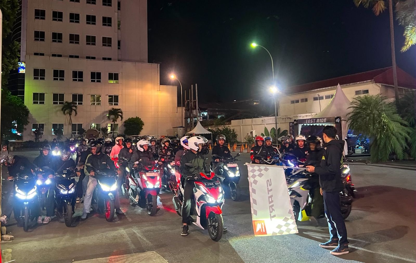 Ratusan Komunitas Honda Vario Ramaikan Vario Evo160 Night Ride di Bandung Ratusan Komunitas Honda Vario Ramaikan Vario Evo160 Night Ride di Bandung